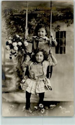 1912 Nr. 2072 Namenstag Kinder auf einer Schaukel mit Flieder AK