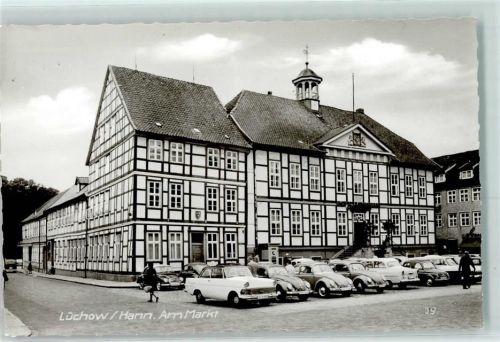 Lüchow Rückseite mit Abschürfungen und Kleberesten Am Markt Fachwerkhaus Autos VW-Käfer