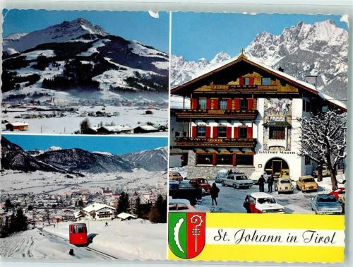 St. Johann Kitzbüheler Horn Hauptplatz mit Wildem Kaiser Bergbahn St. Johann Winter