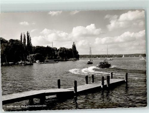 Nikolassee Schwanenwerder Bootssteg Segelboote Motorboot