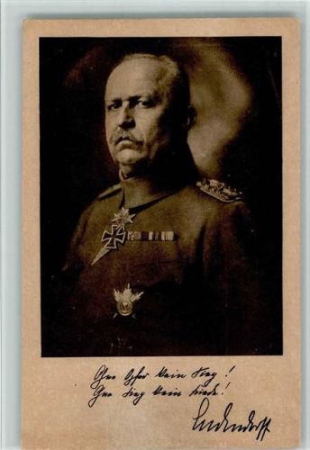 in Uniform mit Orden AK