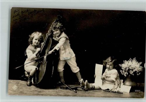Fotoverlag Serie 2069-70 - Kinder mit einem Cello , Geige u. Flöte AK Streichinstrument 1910 Foto AK