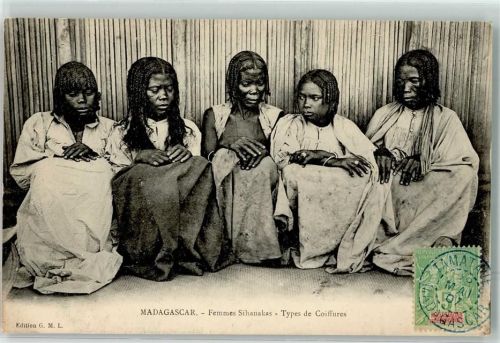 1907 Femmes Sihanakas Types de Coiffures
