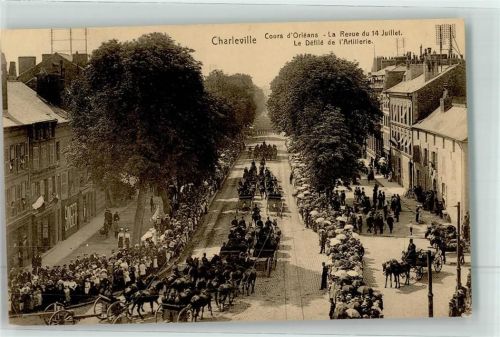 Charleville-Mezieres Cours d`Orleans la Revue du 14. Juli le Defile de l`Infanterie