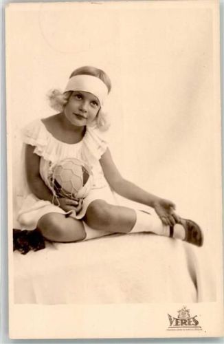 1929 Erzherzogin Margit mit einem Handball