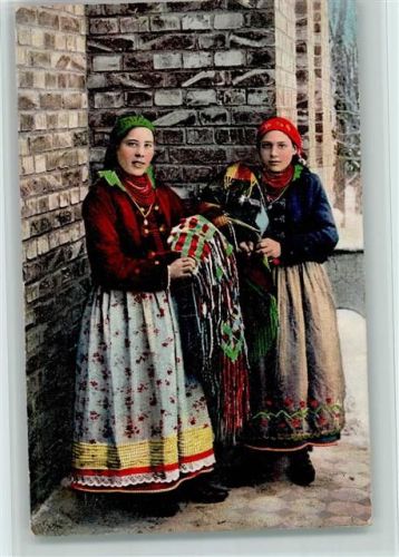 Frauen in Tracht