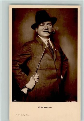 Fritz Werner mit einer Pfeife - Iris Verlag