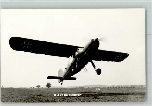 Flugzeug DO 27 im Steilstart AK