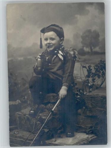 Kleiner Junge mit einer Pfeife Foto ca 1916 AK