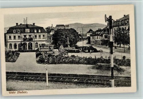 Wehr 1918 Kriegerdenkmal, Bahnlinie mit Haltesignal, Automobil-Bus , gute Erhaltung AK