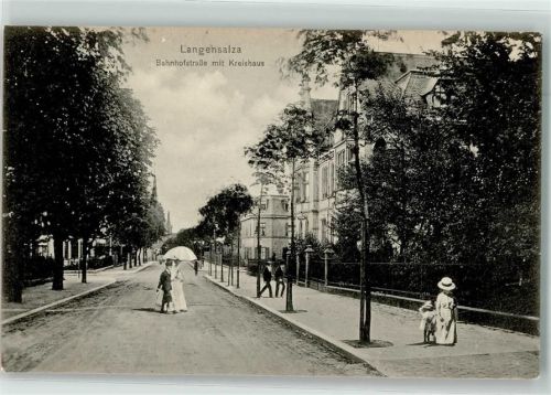 99947 O5820 Bad Langensalza 1915 - Bahnhofstraße Kreishaus Mann Frau Kind Schirm Stempel Jäger Regiment