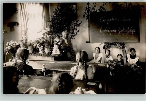 Murrhardt Schule Lehrerin Tafel Geburtstag Blumensträuße Ort lt. Fotograf