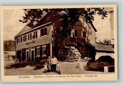 Dornstetten 1936 Gasthaus zur Sonne, Familie steht vor dem Haus AK