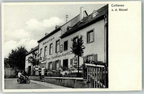 Kattenes Gasthaus Langen mit Obstkraut-Fabrik Altes Motorrad BMW