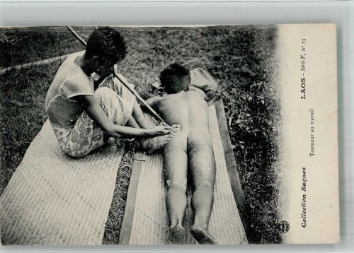 Laos Asien - Tatoueur au travail