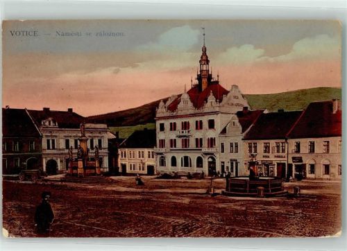 Votice Namesti se zaloznou Brunnen Denkmal Geschäft