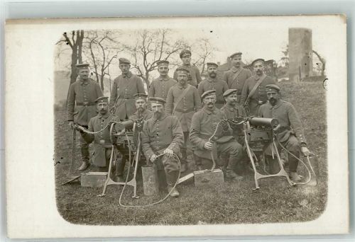 Soldaten mit Maschinengewehr Schützen Soldat Privatfoto AK
