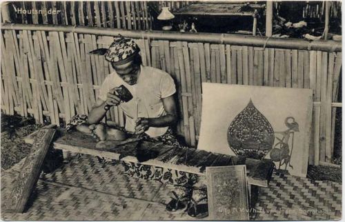 1912 Holzschnitzer in Niederländisch-Indien.