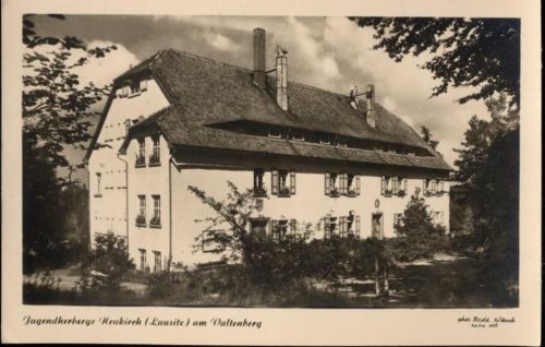 1962 Neukirch/Lausitz, Sachsen: Außenansicht der Jugendherberge am Valtenberg, Foto-Ak Nr. PIII420 J 50-62,Foto-Herold