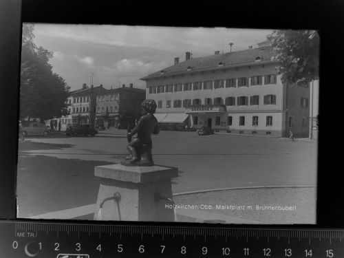 83607 W8150 Holzkirchen , Oberbay GLASNEGATIV Marktplatz m. Brunnenbuberl