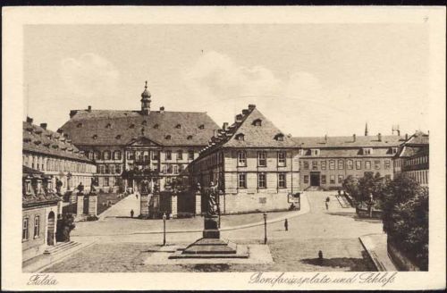 um 1930/40 Fulda, Bonifaciusplatz und Schloß.,Bruno Hausmann AKU1