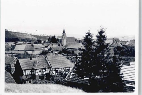 Ernsthausen Foto Kirche Baum Haus