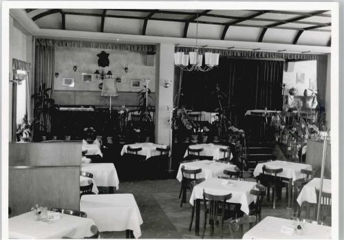 Schneidhain Foto Gasthaus Rothenbacher Tisch Stuhl Lampe