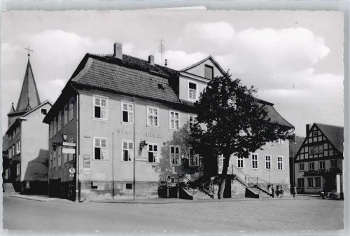 Sachsenhausen Rathaus Treppe Baum Kirche