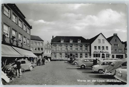 Werne Marktplatz Auto Fahrrad Laterne Fußgänger