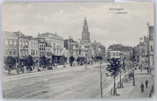 Groningen Haus Baum Straße Laterne Fußgänger