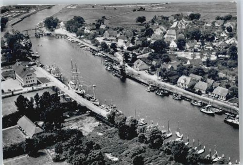 Wieck Fliegeraufnahme, Marineschule der GST August Lütgens, bootshafen