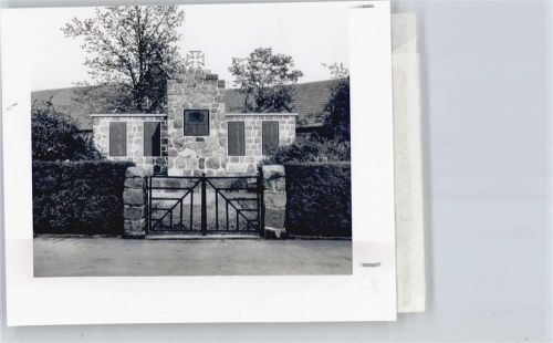 Münchehagen Foto mit Negativ, Ehrenmal