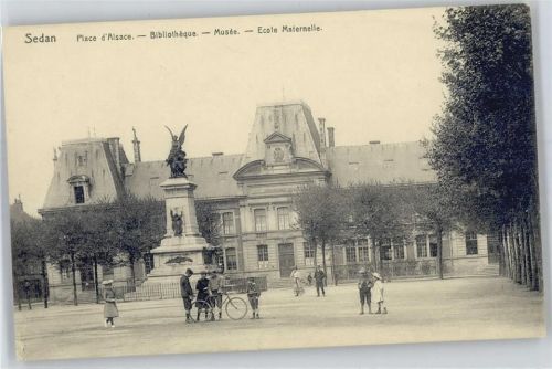 Sedan Place d´Alsace, Bibliothek, Museum, Denkmal