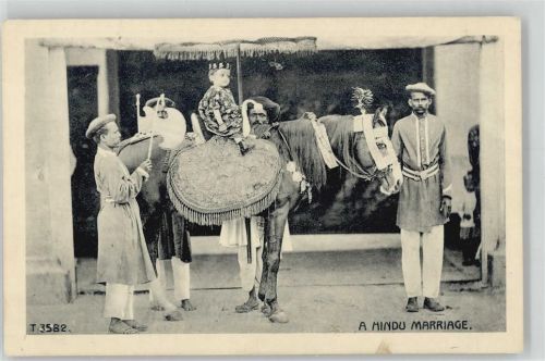 Kind bei Hindu-Hochzeit auf dem Pferd