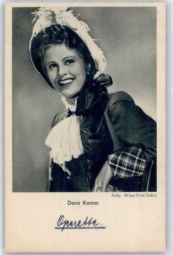 Komar, Dora