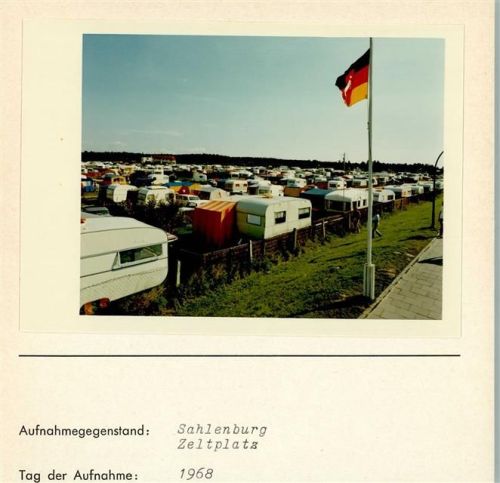 Sahlenburg Zeltplatz Fahne Wohnwagen Foto montiert auf Karton