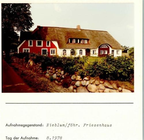 Nieblum Friesenhaus Foto montiert auf Karton