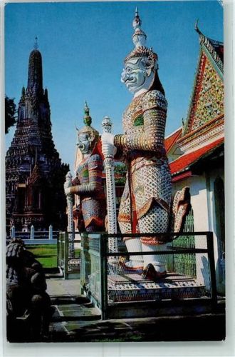 Dhonburi Pagoda and Giants of Wad Arun Temple of Dawn
