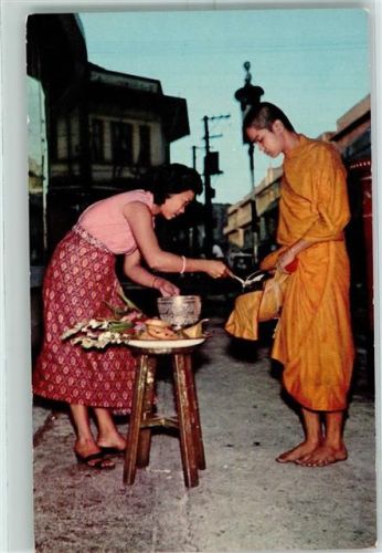 Bangkok Buddhist priest receiving food in the early morning Nr. 88