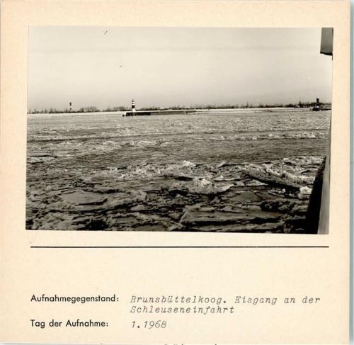 Brunsbüttelkoog Eisgang an der Schleuseneinfahrt Fähre Foto montiert auf Karton