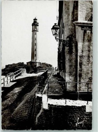 Calais Un coin pittoresque et le phare