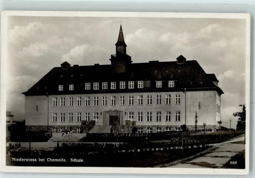 Niederwiesa Rückseite mit Abschürfungen bzw Kleberesten Schule