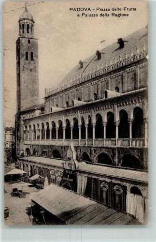 Padova Piazza delle Frutta e Palazzo della Ragione