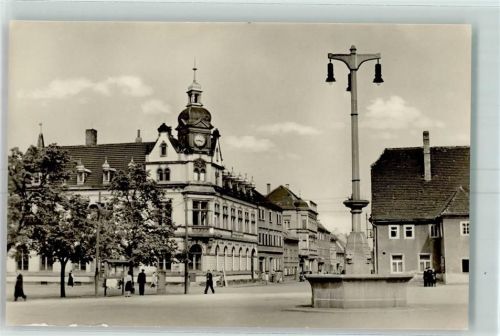 Groitzsch Platz des Friedens Brunnen mit Laterne