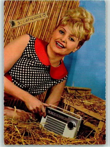 1967 St. Catherine - Frau mit einem Kofferradio AK
