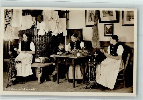 1938 Schöne Aufnahme - Spinnstube im Schwarzwald AK Gute Erhaltung - Junge macht Schularbeiten auf der Schiefertafel AK