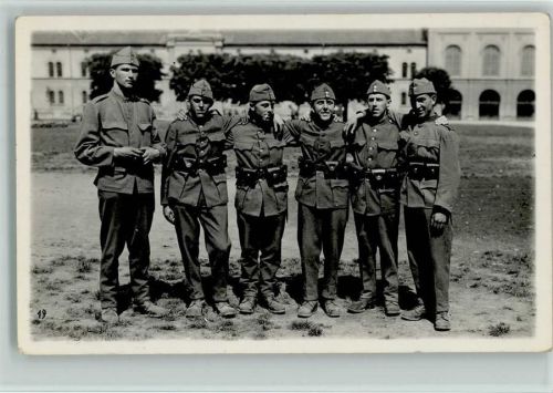 WK I Gruppenfoto Reichswehr - Uniformen , gute Erhaltung