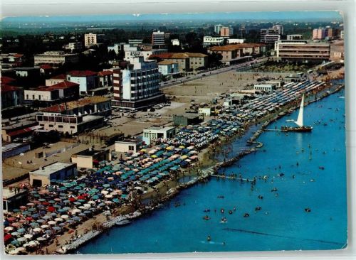 Villamarina Fliegeraufnahme Segelboot
