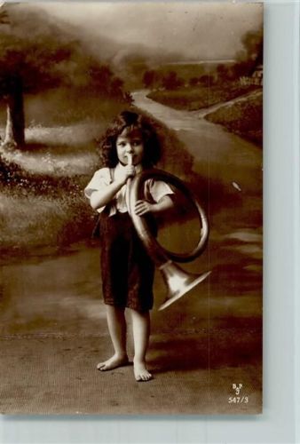 Kind mit einem Jagdhorn - Atelier Privatfoto 1926 AK