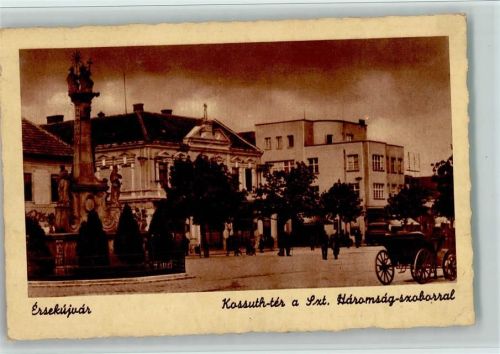 Nové Zámky Neuhäusel - Hauptstraße und Dreieinigkeits-Denkmal